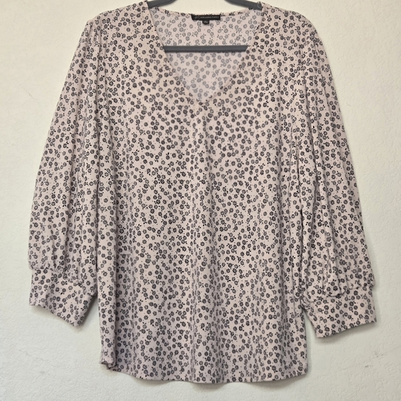 Adrianna Papell Elegant Blouse with Delicate Flowers.Size XL - Picture 2 of 9